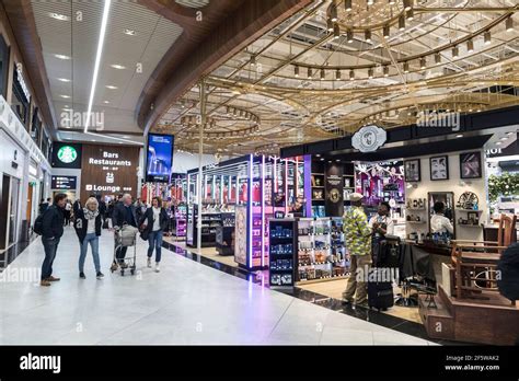 Shops and stores in Charles de Gaulle Airport